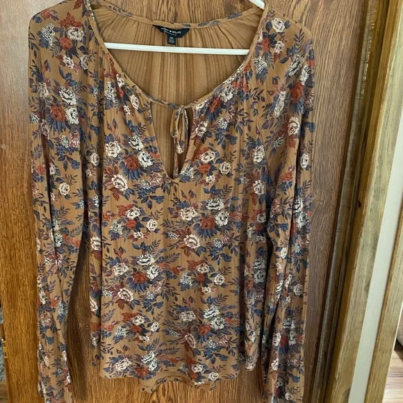 Lucky brand long sleeve floral blouse.  Size small. - Picture 2 of 9